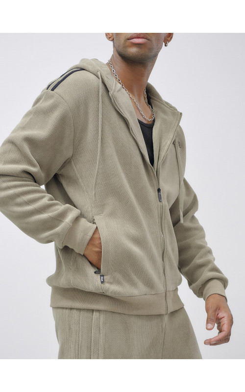 Мужской спортивный костюм для активного образа жизни.