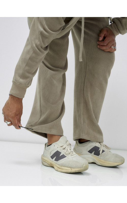 Мужской спортивный костюм для активного образа жизни.