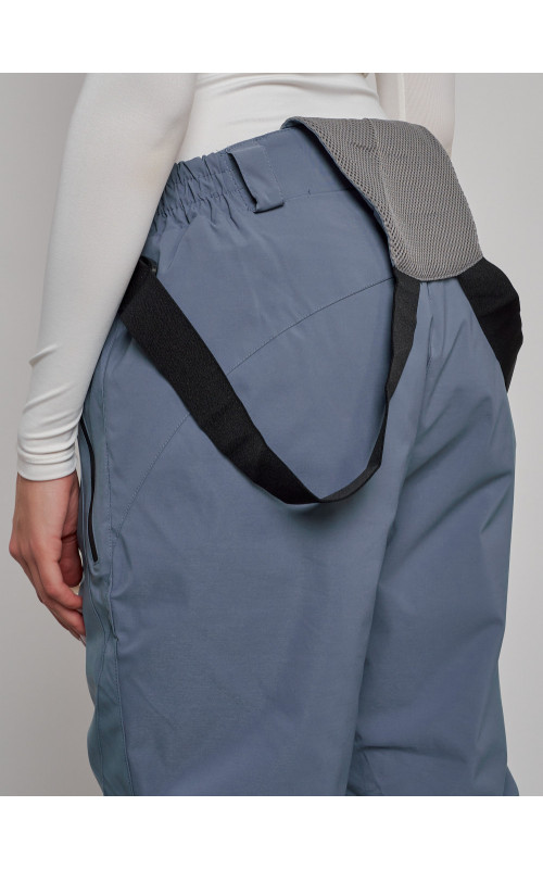 Зимний горнолыжный костюм для женщин.