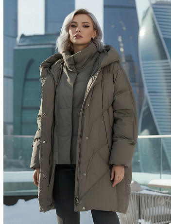 Длинный женский пуховик для зимы.