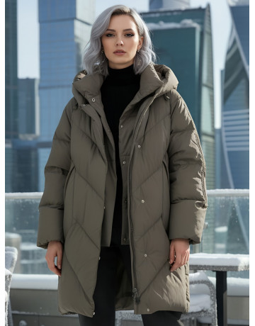 Длинный женский пуховик для зимы.