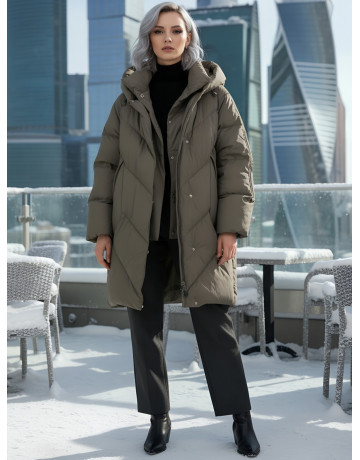 Длинный женский пуховик для зимы.