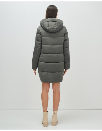 Женский зимний пуховик с капюшоном для холодной погоды.