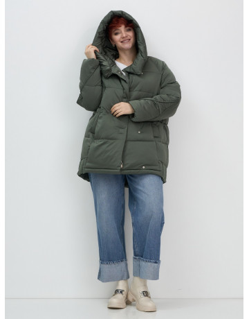 Женский зимний пуховик свободного кроя.