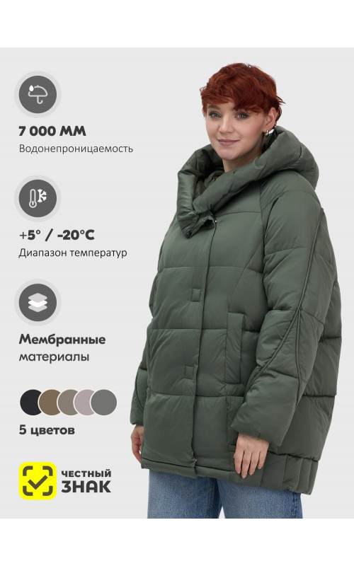 Женский зимний пуховик свободного кроя.
