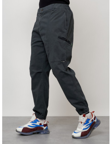 Мужские брюки зауженного кроя.