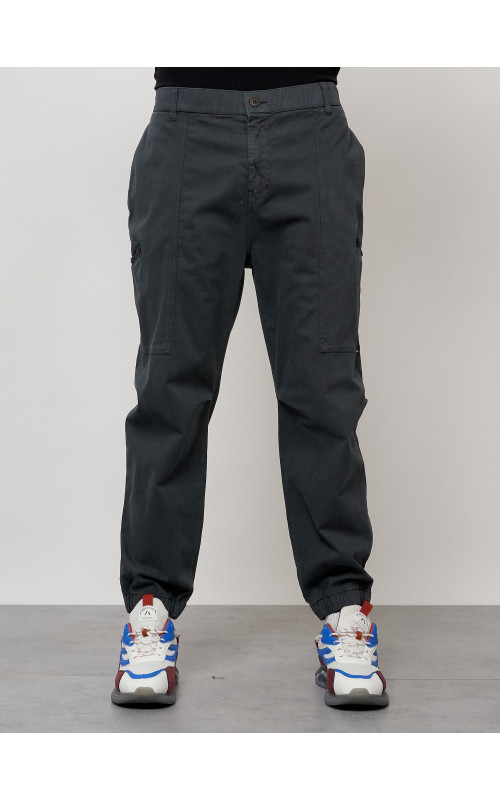 Мужские брюки зауженного кроя.