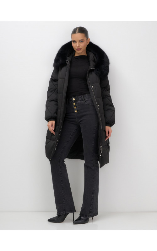 Длинный зимний пуховик премиум-класса.