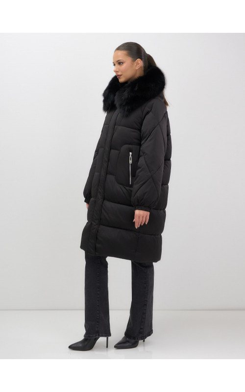 Длинный зимний пуховик премиум-класса.