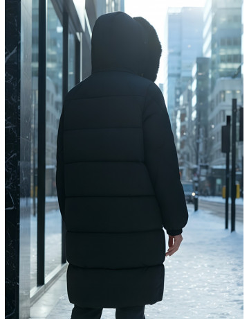 Длинный зимний пуховик премиум-класса.