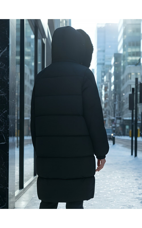 Длинный зимний пуховик премиум-класса.