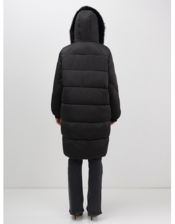 Длинный зимний пуховик премиум-класса.