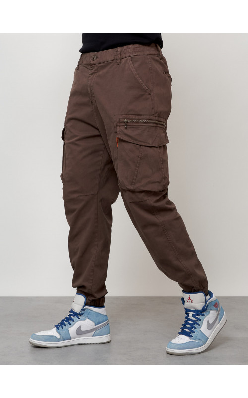 Мужские брюки зауженного кроя.