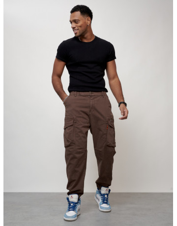 Мужские брюки зауженного кроя.