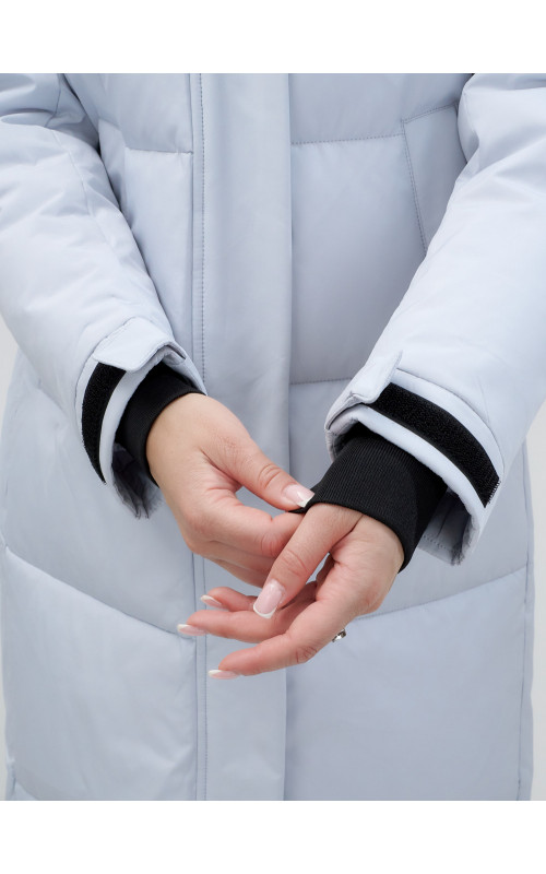 Длинный зимний пуховик с капюшоном для женщин.