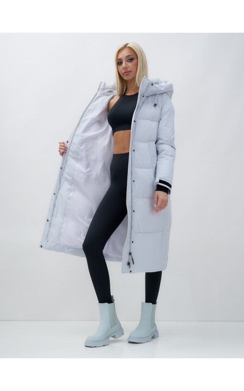 Длинный зимний пуховик с капюшоном для женщин.
