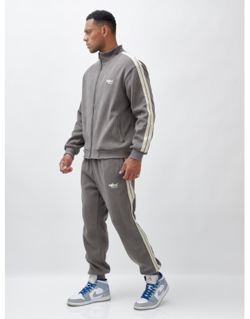 Мужской спортивный утеплённый костюм с начёсом для активного образа жизни.