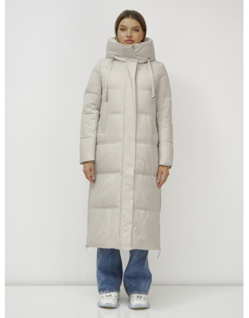 Длинный зимний пуховик с воротником-стойкой.