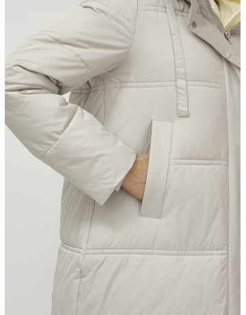 Длинный зимний пуховик с воротником-стойкой.