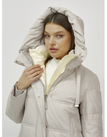 Длинный зимний пуховик с воротником-стойкой.