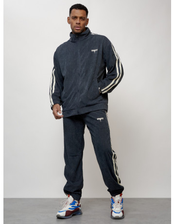 Мужской спортивный костюм для активного отдыха и повседневной носки.