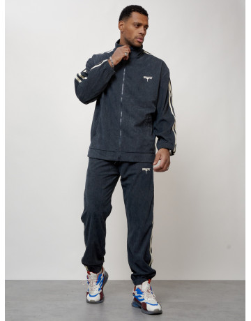 Мужской спортивный костюм для активного отдыха и повседневной носки.