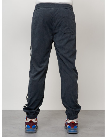 Мужской спортивный костюм для активного отдыха и повседневной носки.