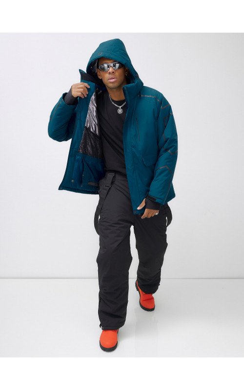 Мужской горнолыжный костюм для активного отдыха.