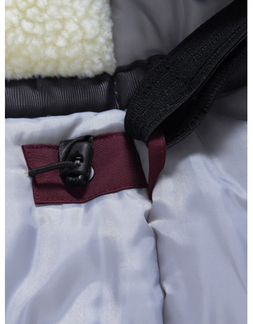 Женская зимняя парка с капюшоном для активного образа жизни.