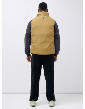 Мужская утеплённая жилетка для активного отдыха и города.