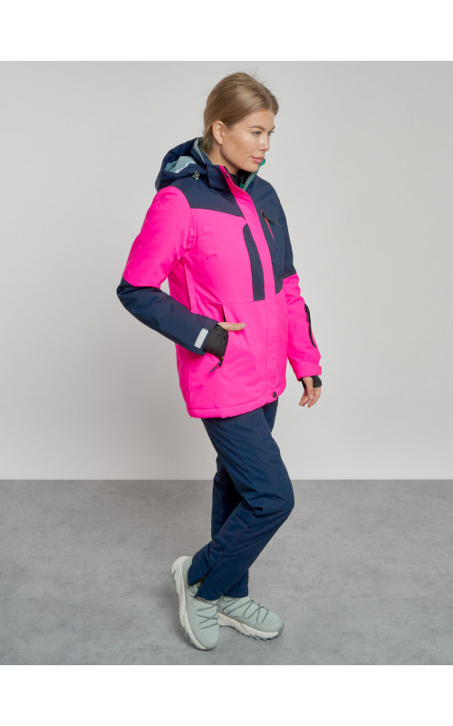 Женский горнолыжный костюм для зимних видов спорта.