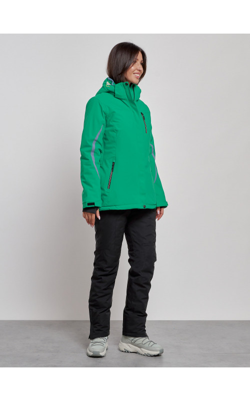 Женский горнолыжный костюм для зимних прогулок и спорта.