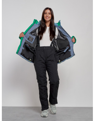 Женский горнолыжный костюм для зимних прогулок и спорта.