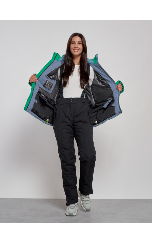 Женский горнолыжный костюм для зимних прогулок и спорта.