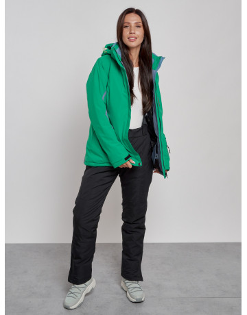 Женский горнолыжный костюм для зимних прогулок и спорта.