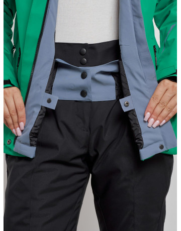 Женский горнолыжный костюм для зимних прогулок и спорта.