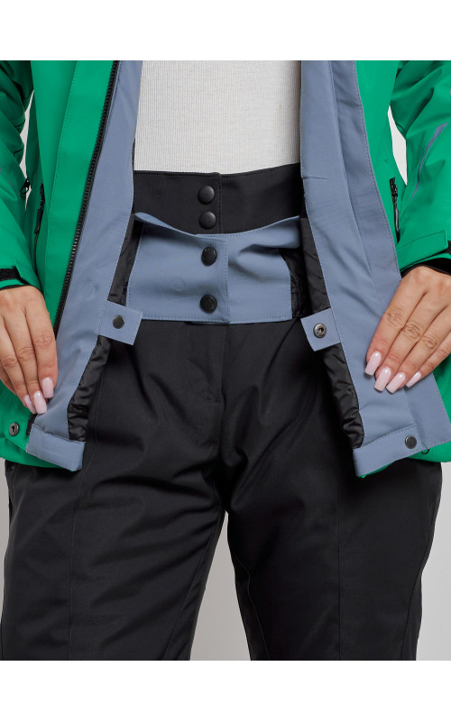 Женский горнолыжный костюм для зимних прогулок и спорта.