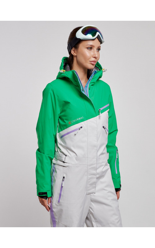 Зимний женский комбинезон для зимних видов спорта.