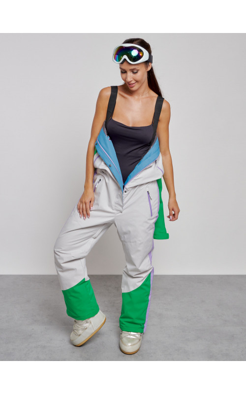 Зимний женский комбинезон для зимних видов спорта.