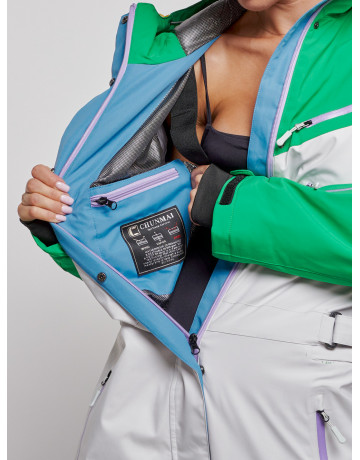 Зимний женский комбинезон для зимних видов спорта.