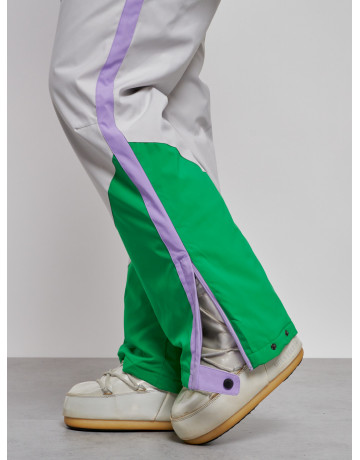 Зимний женский комбинезон для зимних видов спорта.