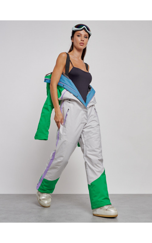 Зимний женский комбинезон для зимних видов спорта.