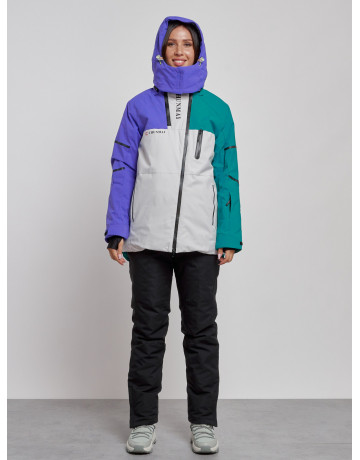 Женский горнолыжный костюм для зимних прогулок и спорта.