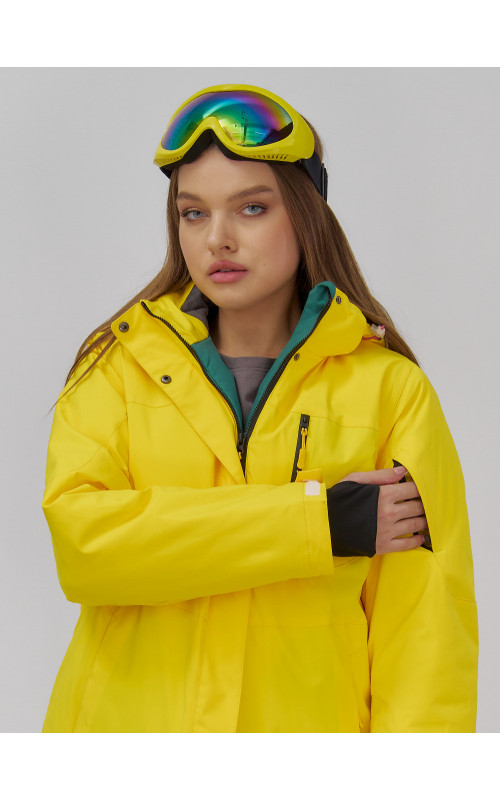 Женская горнолыжная куртка со съёмным капюшоном.