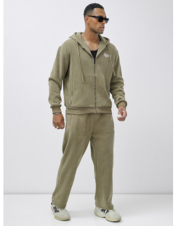 Мужской спортивный костюм для активного образа жизни.