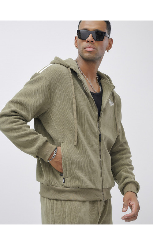 Мужской спортивный костюм для активного образа жизни.