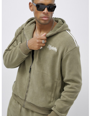 Мужской спортивный костюм для активного образа жизни.