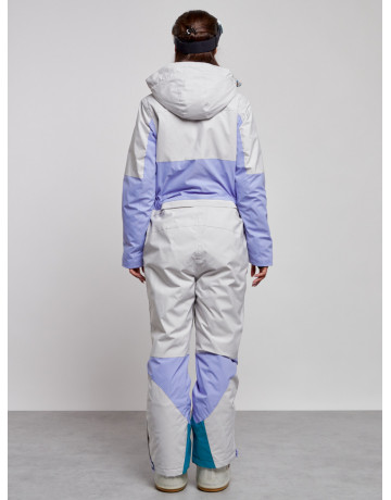 Зимний женский комбинезон для зимних видов спорта.