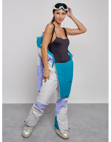 Зимний женский комбинезон для зимних видов спорта.