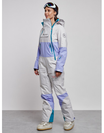 Зимний женский комбинезон для зимних видов спорта.